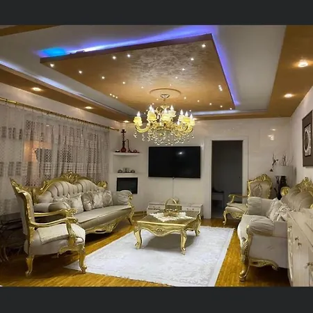 Vensus Hause Apartment *